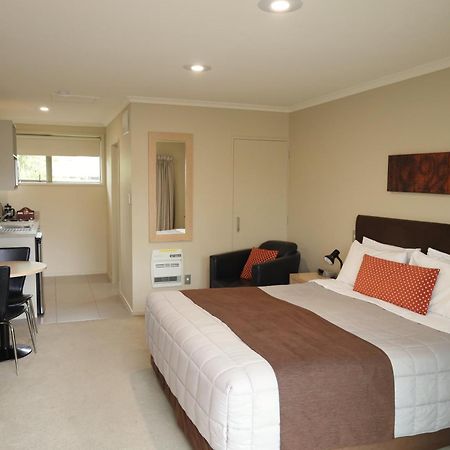 Tower Junction Motor Lodge: Central Stay with Free Railway Shuttle Christchurch Exterior photo