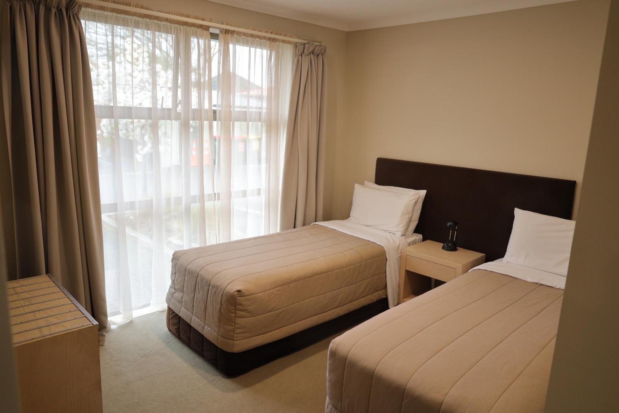 Tower Junction Motor Lodge: Central Stay with Free Railway Shuttle Christchurch Exterior photo