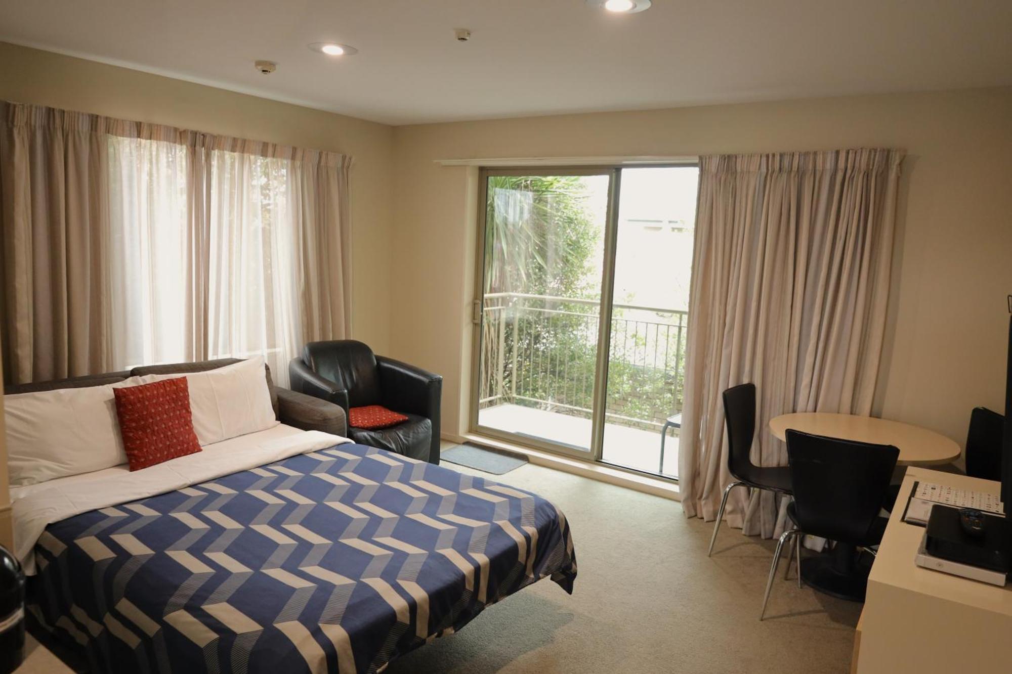 Tower Junction Motor Lodge: Central Stay with Free Railway Shuttle Christchurch Exterior photo