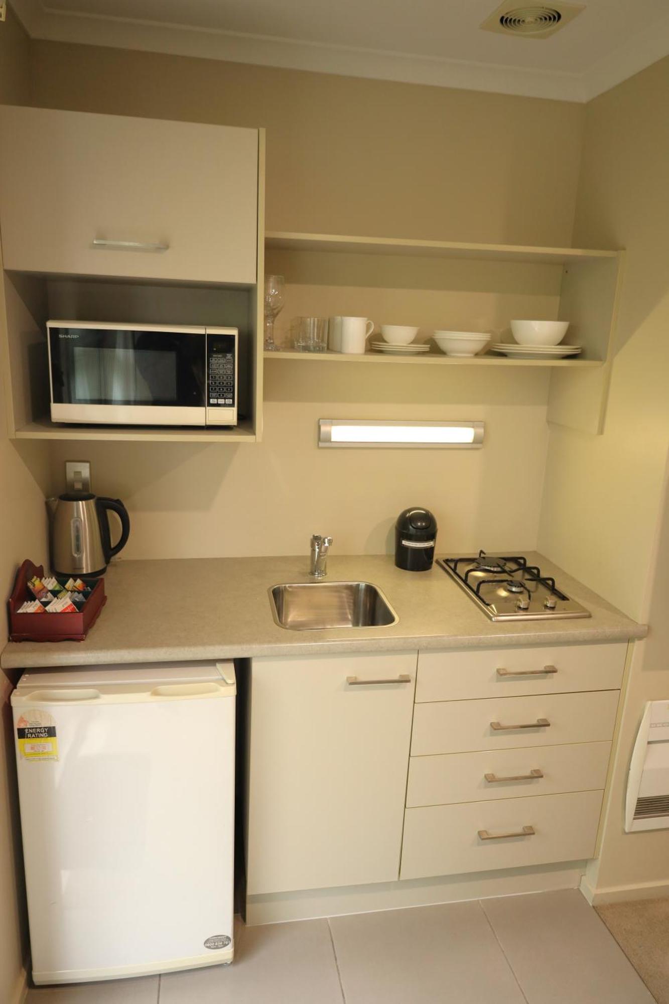 Tower Junction Motor Lodge: Central Stay with Free Railway Shuttle Christchurch Room photo