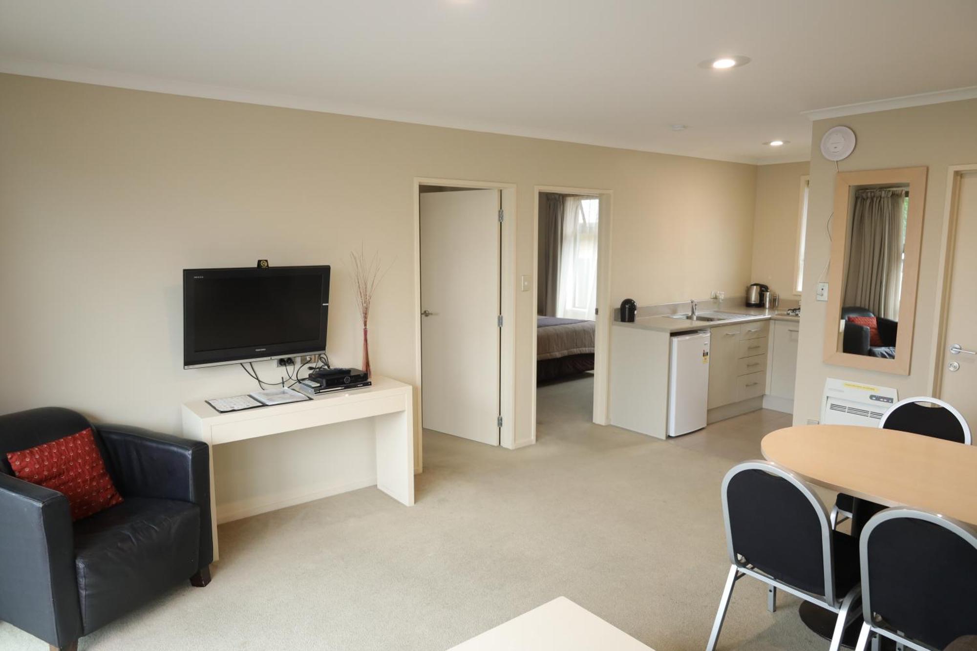 Tower Junction Motor Lodge: Central Stay with Free Railway Shuttle Christchurch Exterior photo