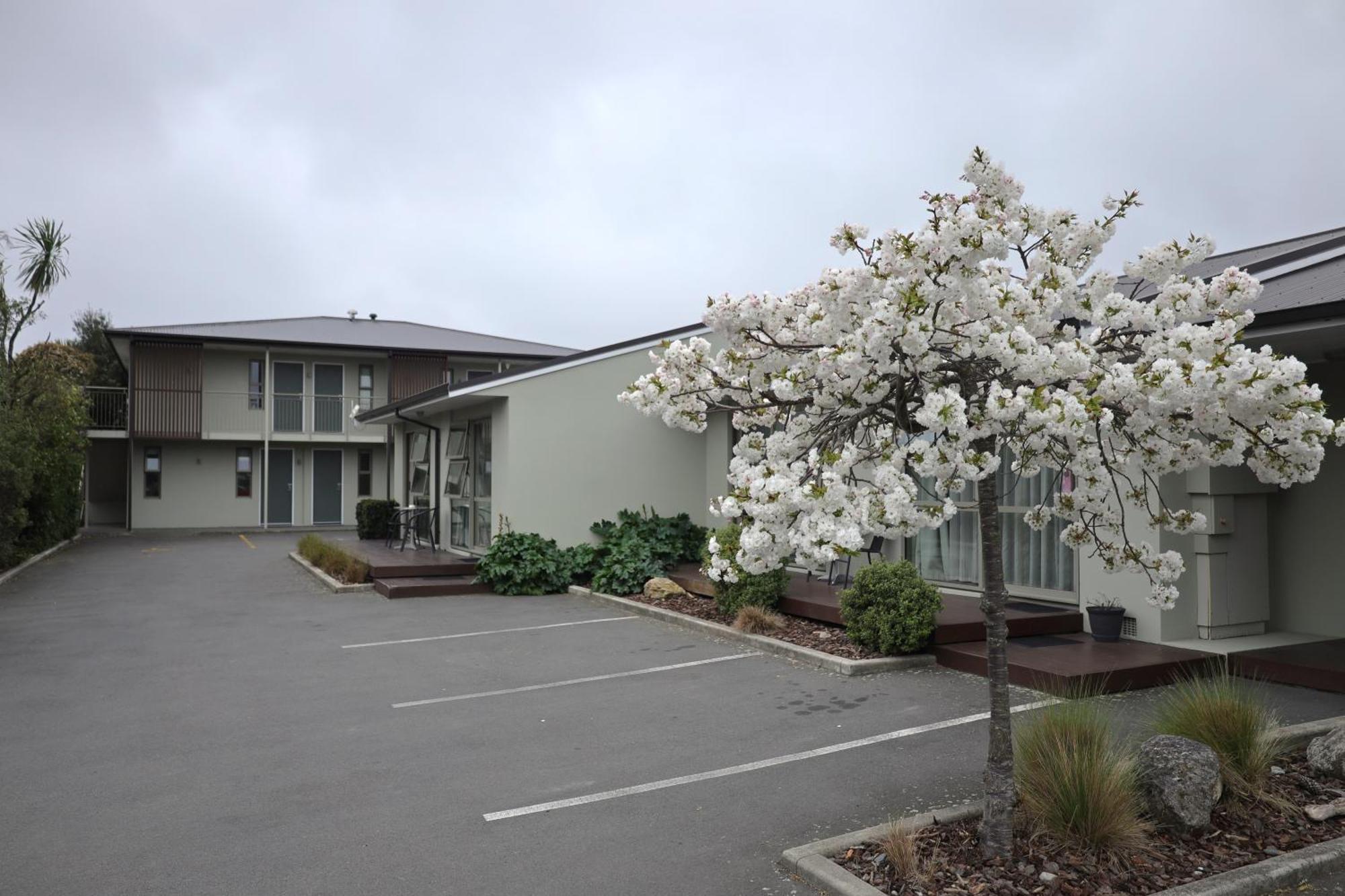 Tower Junction Motor Lodge: Central Stay with Free Railway Shuttle Christchurch Exterior photo