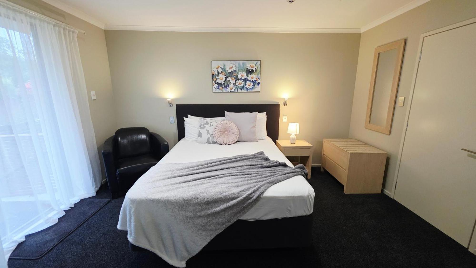 Tower Junction Motor Lodge: Central Stay with Free Railway Shuttle Christchurch Exterior photo