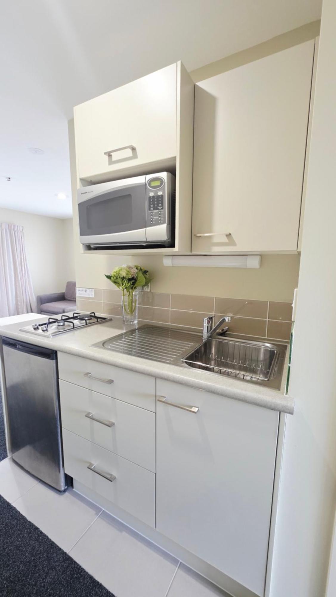 Tower Junction Motor Lodge: Central Stay with Free Railway Shuttle Christchurch Room photo