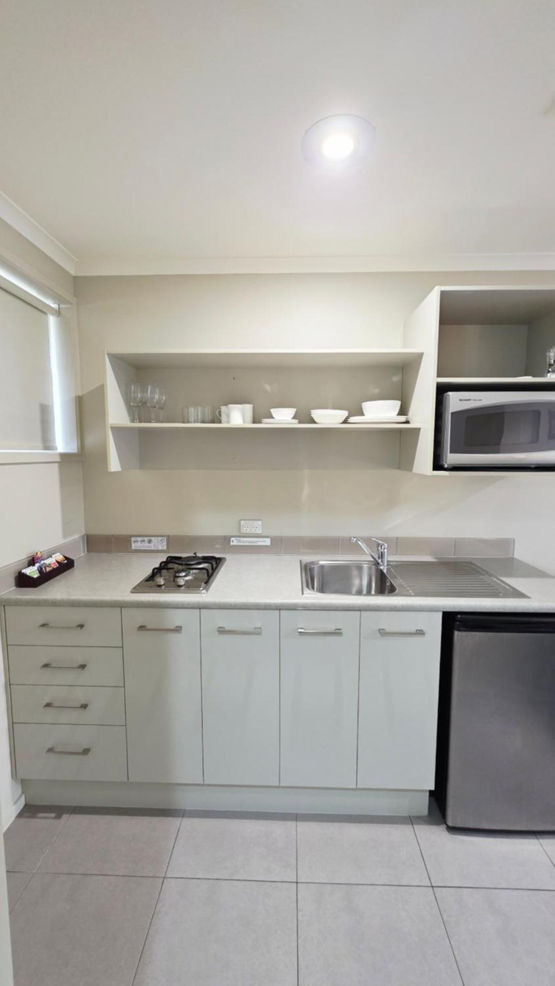 Tower Junction Motor Lodge: Central Stay with Free Railway Shuttle Christchurch Room photo